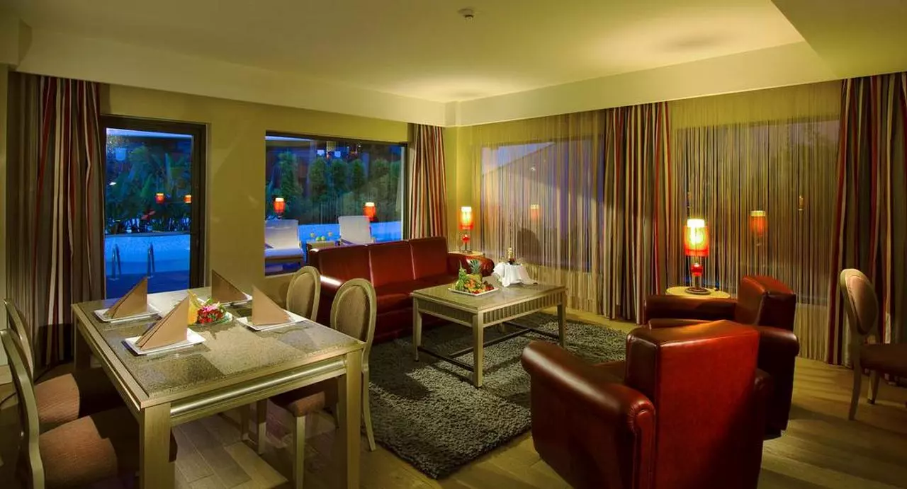 CORNELIADIAMOND_SHABAVIZ (15).jpg